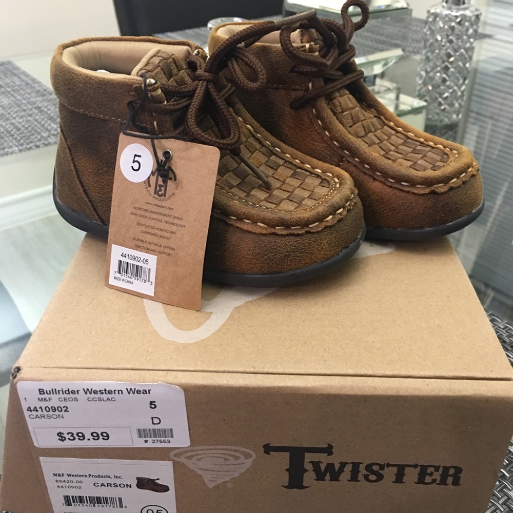 Twister shoes for baby size 5 new with tags